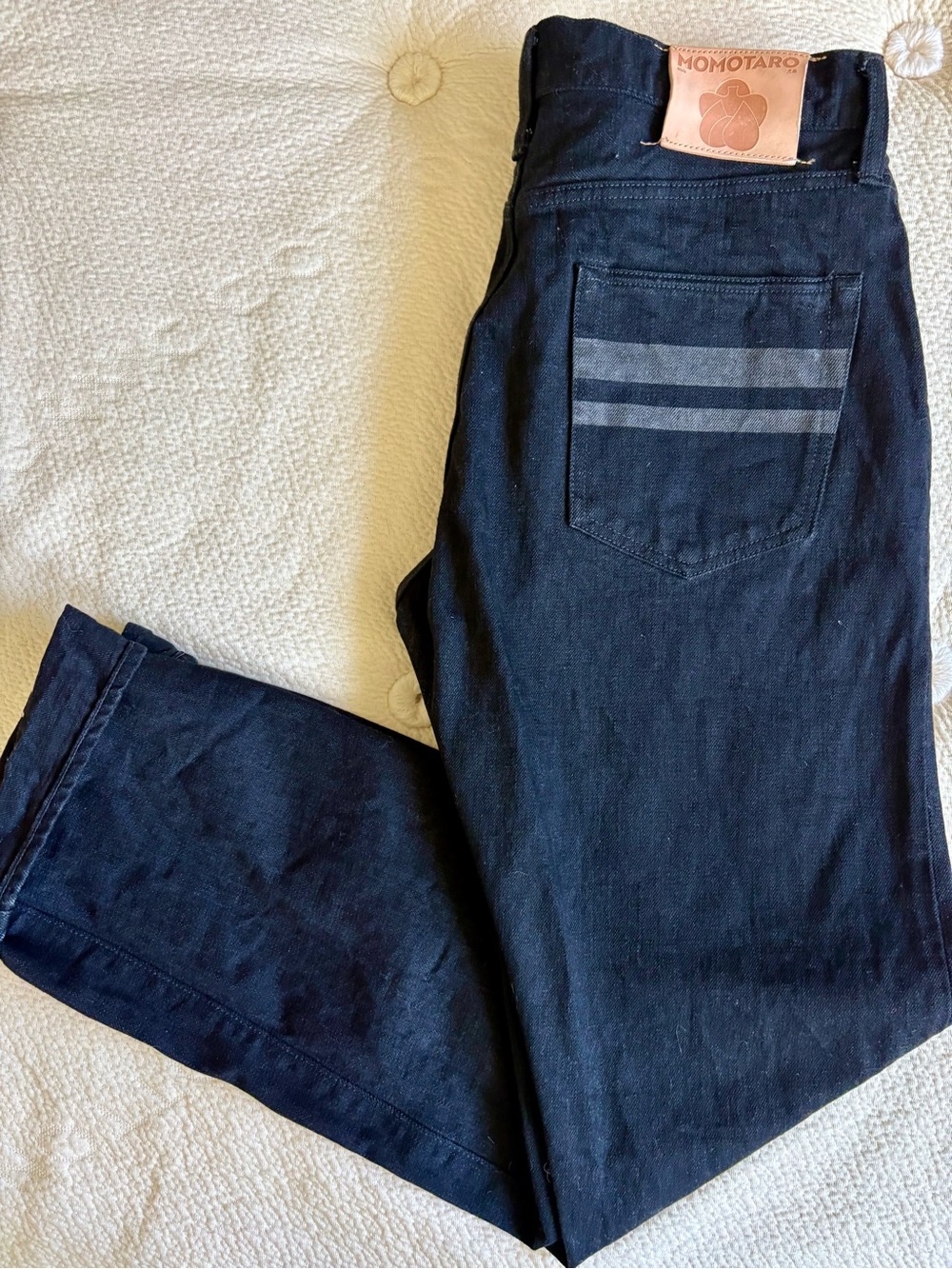 Momotaro denim, 15.7oz straight. Barely worn.

Hip to hip: 15.5”
Inseam: 33.25”
